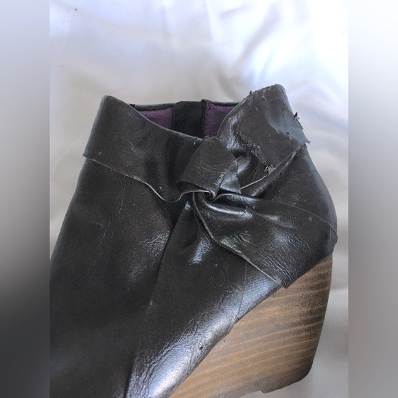 Blowfish dark brown wedge booties, 7.5 - Picture 9 of 9
